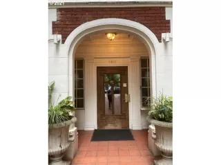 Photo #1: 21572021 Listing