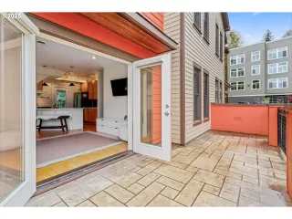 More Details about MLS # 215723779 : 1828 SW 18TH AVE