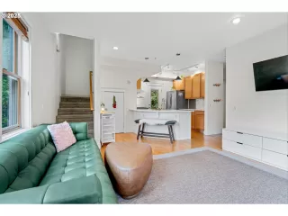 Photo #2: 215723779 Listing