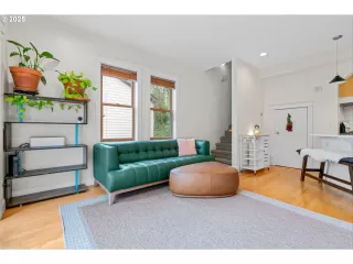 Photo #3: 215723779 Listing