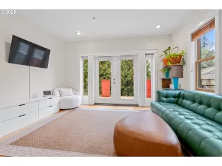 Photo #5: 215723779 Listing