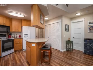 Photo #3: 21572379 Listing