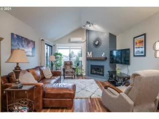 Photo #5: 21572379 Listing