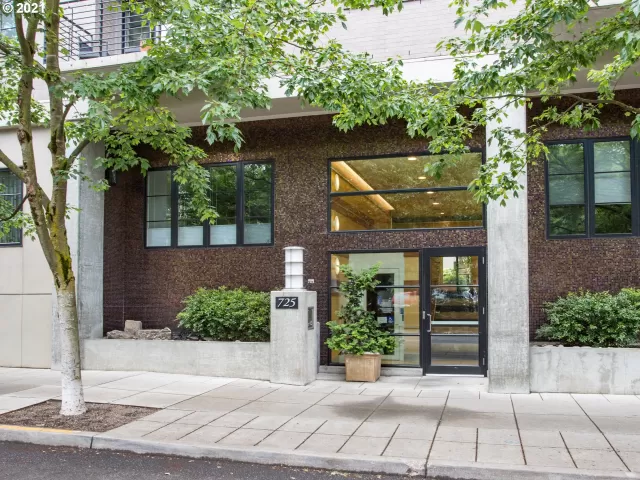 MLS: 21572728 Condo For Sale