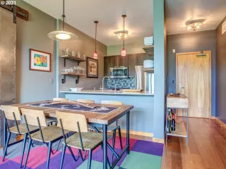 Photo #4: 21572728 Listing