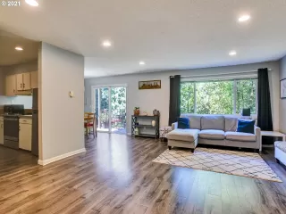 Photo #4: 21573619 Listing