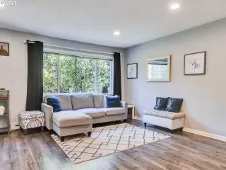 Photo #5: 21573619 Listing