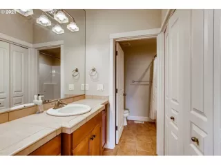 Photo #4: 21573799 Listing