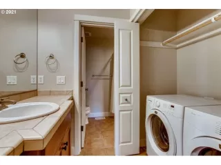 Photo #5: 21573799 Listing