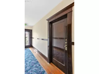 Photo #5: 21576157 Listing