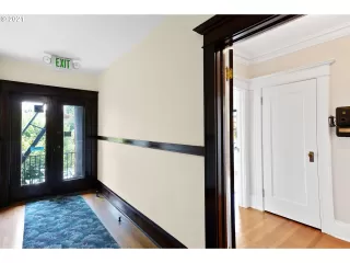 Photo #6: 21576157 Listing