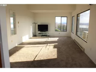 Photo #6: 21576336 Listing