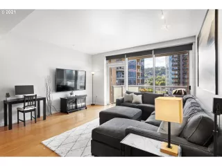 Photo #3: 21576604 Listing