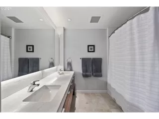 Photo #6: 21576604 Listing