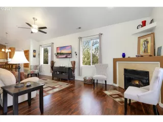 Photo #2: 21576608 Listing