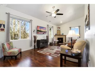 Photo #4: 21576608 Listing