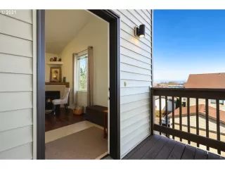 Photo #5: 21576608 Listing