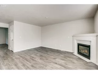 Photo #3: 21577212 Listing