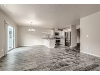 Photo #4: 21577212 Listing