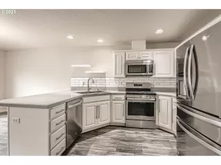 Photo #6: 21577212 Listing