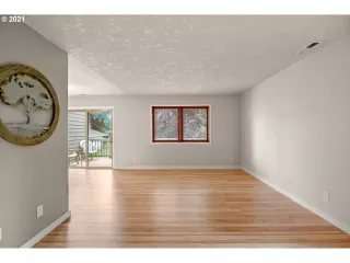 Photo #4: 21577241 Listing