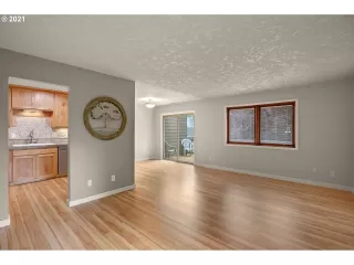 Photo #5: 21577241 Listing