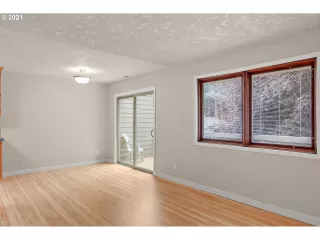 Photo #6: 21577241 Listing