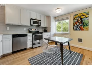 Photo #4: 21577605 Listing