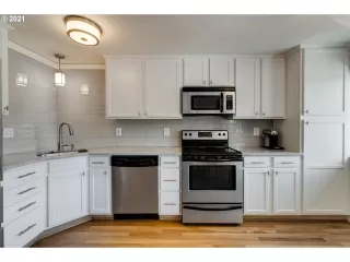 Photo #6: 21577605 Listing
