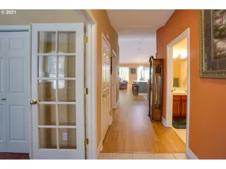 Photo #5: 21578175 Listing