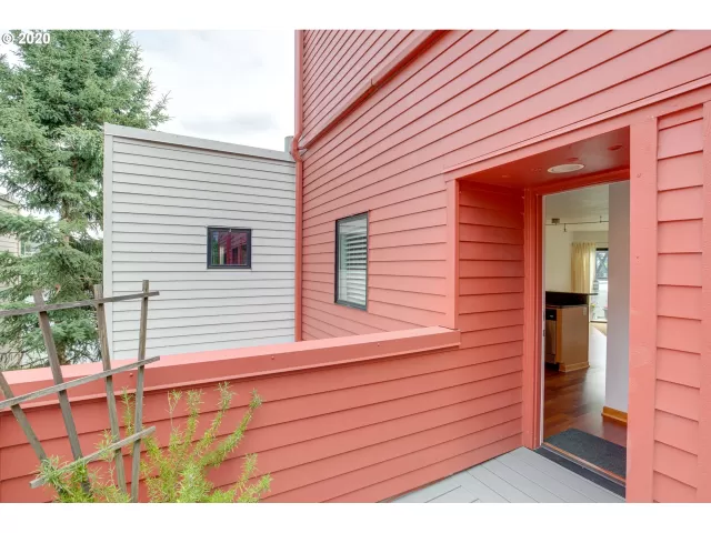 MLS: 21578803 Condo For Sale