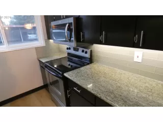 Photo #2: 21579128 Listing