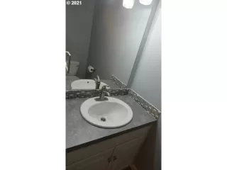 Photo #5: 21579128 Listing