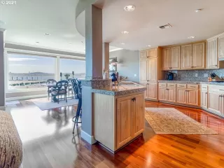 Photo #3: 21579788 Listing