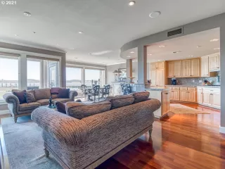 Photo #5: 21579788 Listing