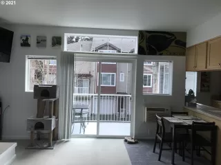 Photo #5: 21580133 Listing