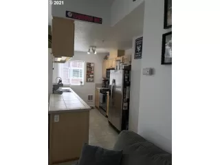 Photo #6: 21580133 Listing