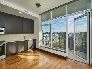 Photo #5: 21580245 Listing