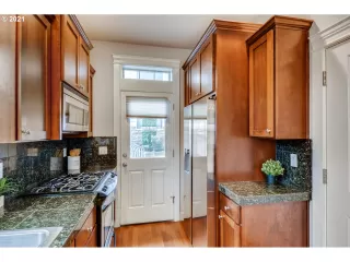 Photo #5: 21580601 Listing 