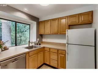 Photo #4: 21580779 Listing