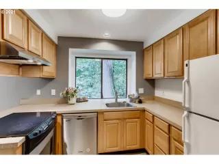 Photo #5: 21580779 Listing