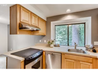 Photo #6: 21580779 Listing