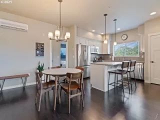Photo #6: 21580912 Listing