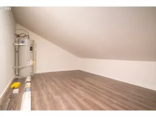 Photo #5: 21581973 Listing