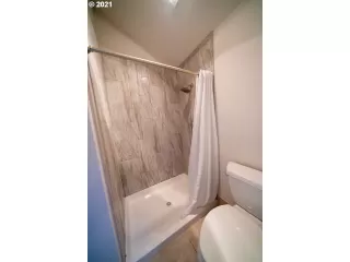 Photo #6: 21581973 Listing