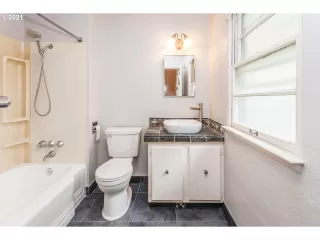 Photo #3: 21582188 Listing