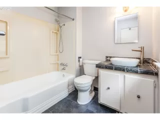 Photo #4: 21582188 Listing