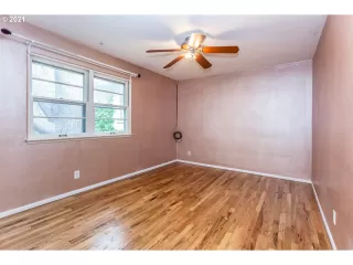 Photo #5: 21582188 Listing