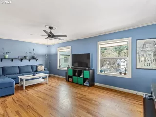 Photo #4: 21582416 Listing