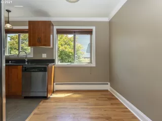 Photo #5: 21582526 Listing